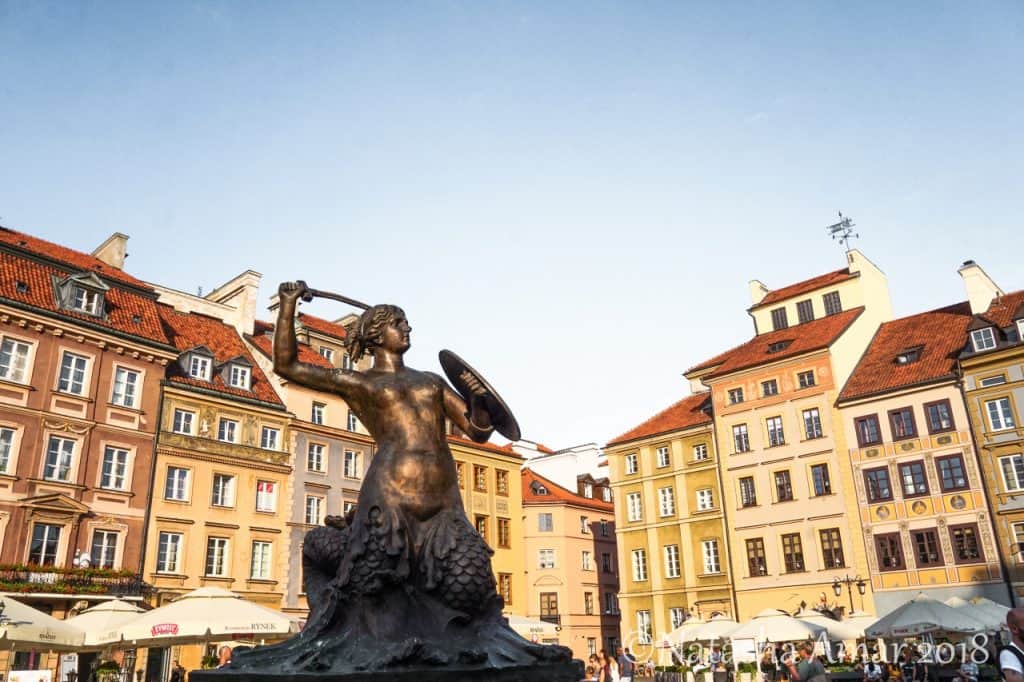 A Perfect Day in Warsaw: What To see & things to do in Warsaw to learn about Poland's turbulent history during World War II and see how the city has risen and rebuilt itself to become an exciting, modern city full of character.