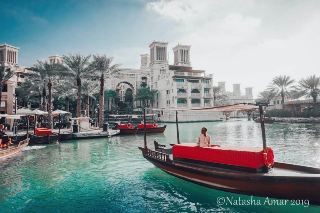 Best Places to Visit in Dubai for Free & Cheap and Free Things to do in Dubai: From watching flamingoes and Dubai's liveliest beach to the world's tallest dancing fountains, I've got you covered if you're visiting Dubai on a budget. #budgettravel #Dubaitravel #dubai #freethingstodoinDubai #Dubaionabudget